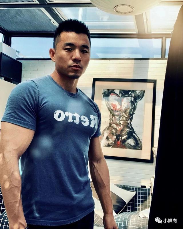网友夸他为内蒙肌肉网红1哥,E杯胸肌实力太强大!