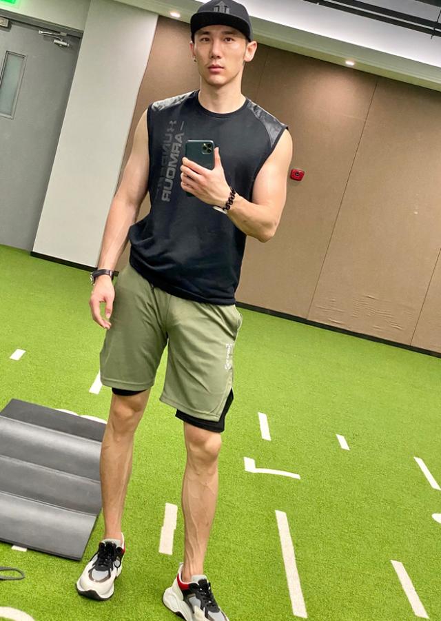 有种“变化”叫与白冰离婚,丁一今成网红,练出腱子肉不输年轻人