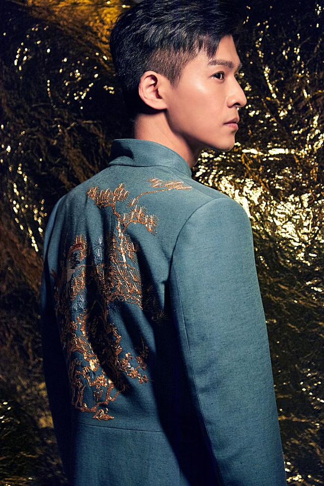 乔振宇帅呆了!中国风时装走秀太高级!风度翩翩,气质脱俗