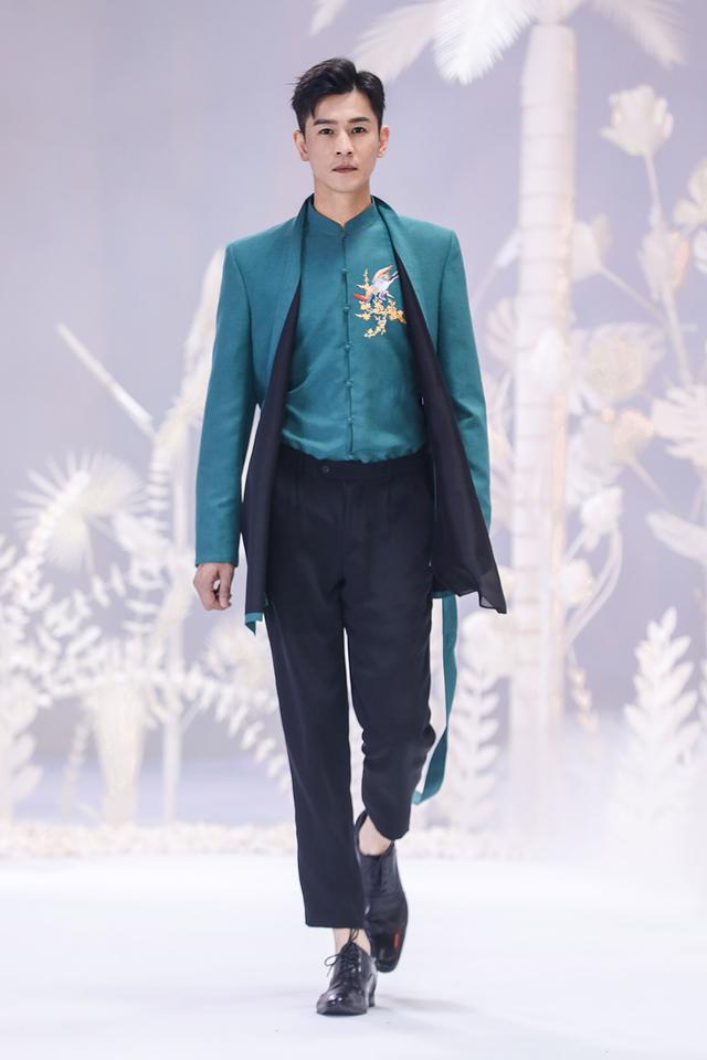 乔振宇帅呆了!中国风时装走秀太高级!风度翩翩,气质脱俗