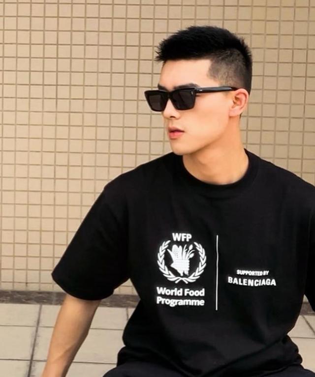 男生“锅盖头”发型过时了,夏天适合留这4款,简单干净显帅气