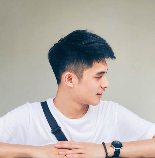 男生“锅盖头”发型过时了,夏天适合留这4款,简单干净显帅气