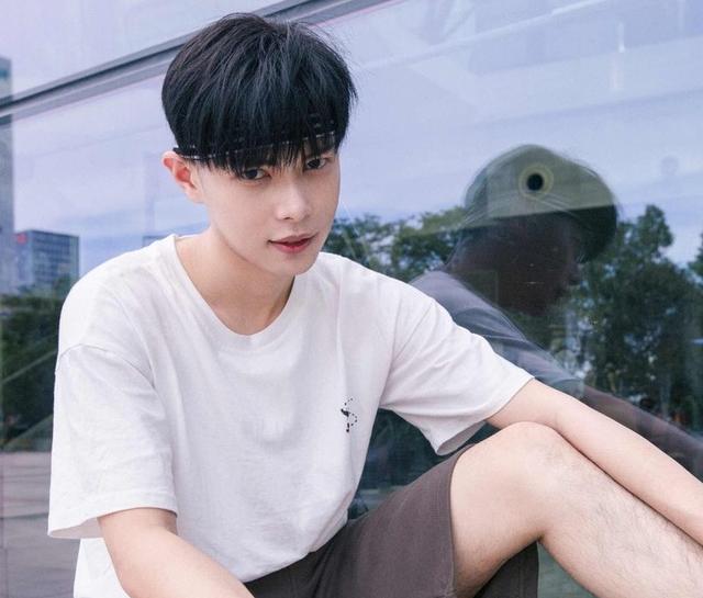 男生“锅盖头”发型过时了,夏天适合留这4款,简单干净显帅气