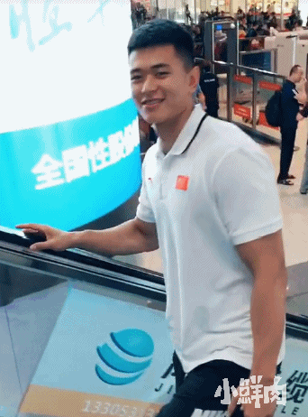 191cm山东大鼻子小哥走红,这也太猛了吧