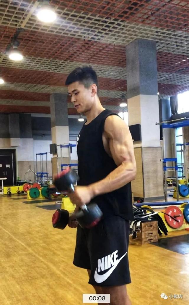 191cm山东大鼻子小哥走红,这也太猛了吧