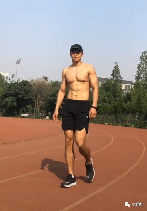 191cm山东大鼻子小哥走红,这也太猛了吧