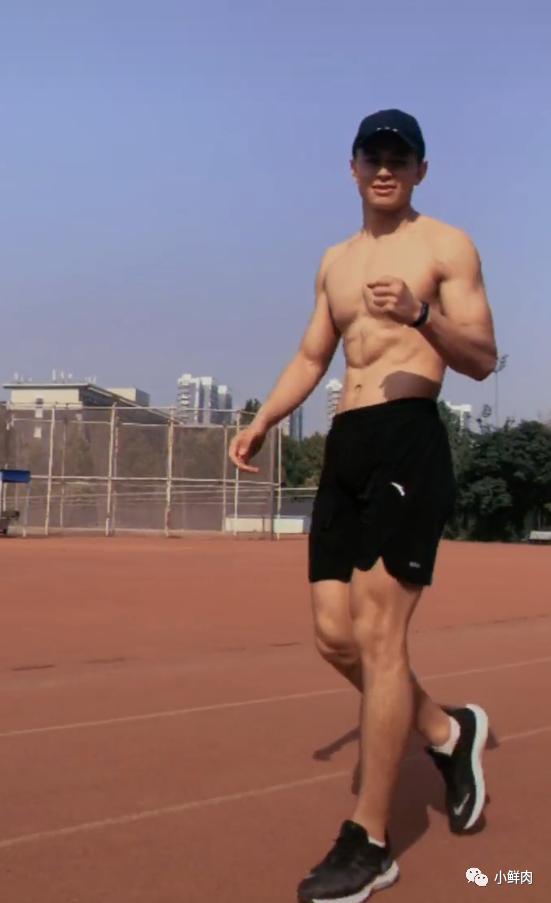 191cm山东大鼻子小哥走红,这也太猛了吧