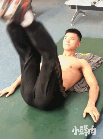 191cm山东大鼻子小哥走红,这也太猛了吧