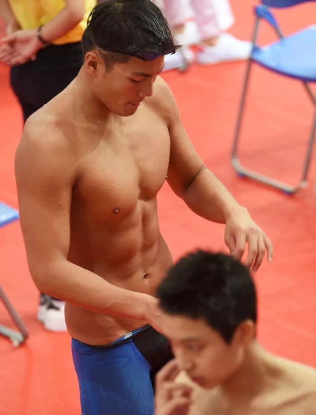 游泳体育生训练照一览,完全不输宁泽涛陈艾森