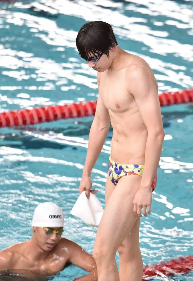 游泳体育生训练照一览,完全不输宁泽涛陈艾森