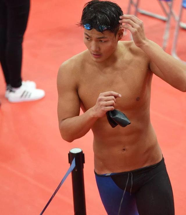 游泳体育生训练照一览,完全不输宁泽涛陈艾森