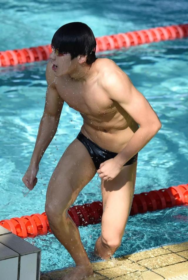 游泳体育生训练照一览,完全不输宁泽涛陈艾森