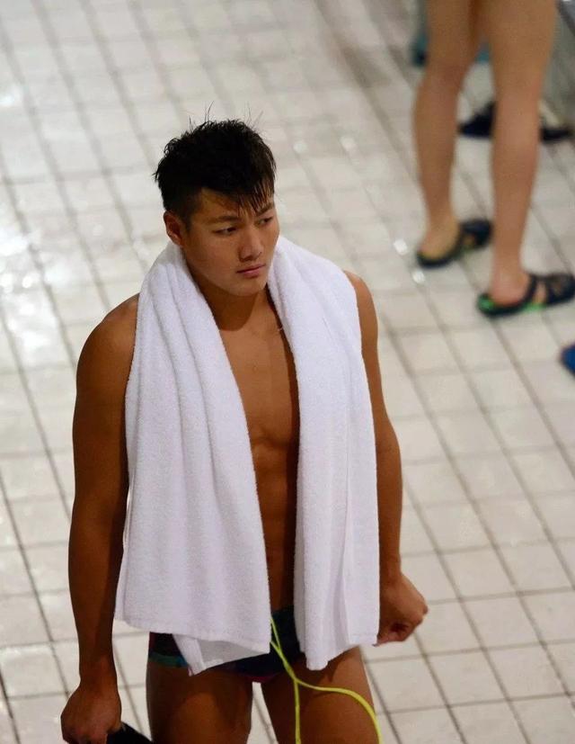 游泳体育生训练照一览,完全不输宁泽涛陈艾森