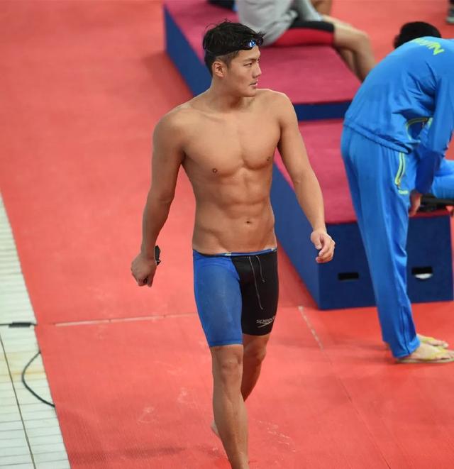 游泳体育生训练照一览,完全不输宁泽涛陈艾森
