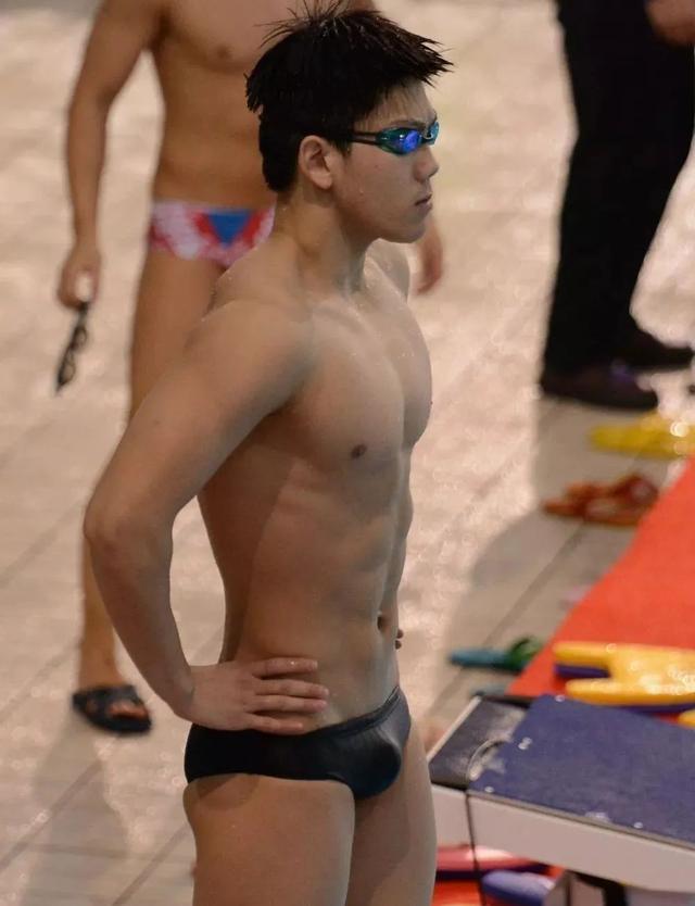 游泳体育生训练照一览,完全不输宁泽涛陈艾森