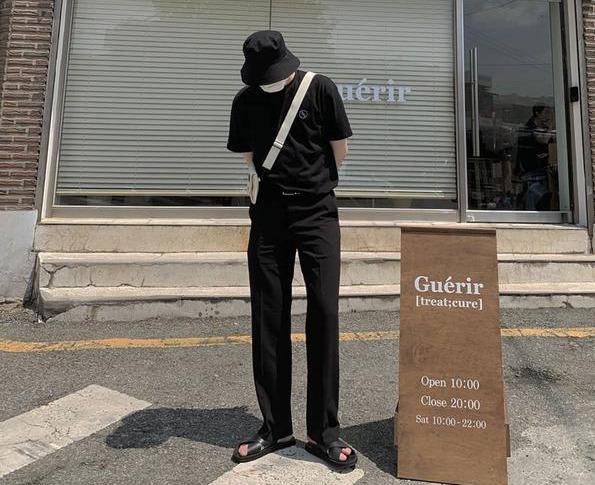 男生还是穿“黑白配”最高级,掌握4种搭配方法,时尚帅气不沉闷