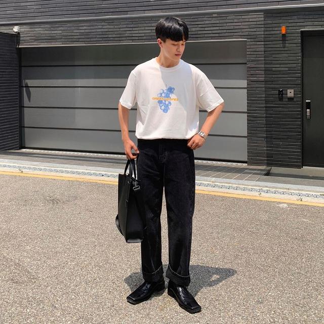 男生还是穿“黑白配”最高级,掌握4种搭配方法,时尚帅气不沉闷