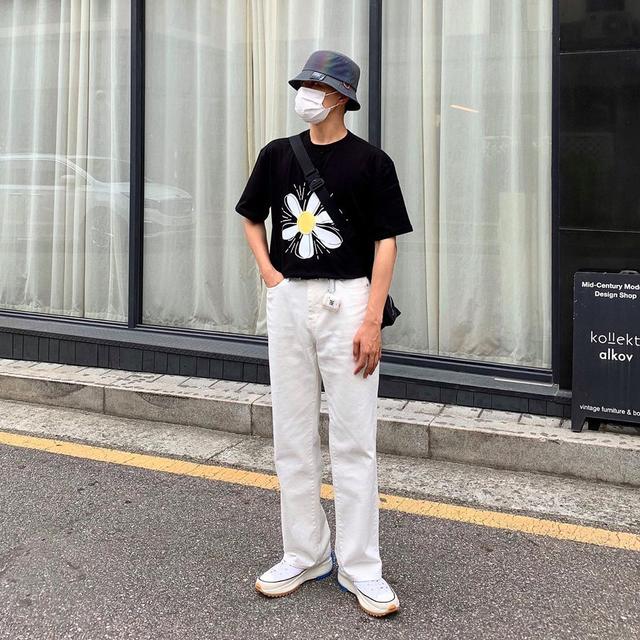 男生还是穿“黑白配”最高级,掌握4种搭配方法,时尚帅气不沉闷