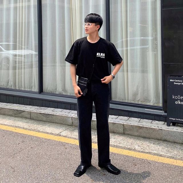 男生还是穿“黑白配”最高级,掌握4种搭配方法,时尚帅气不沉闷