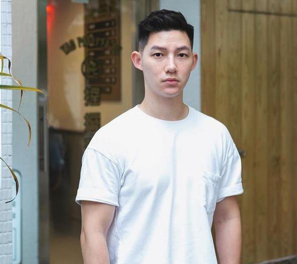 男生“两边剃光,中间留长”的发型,这4款很帅气,不要剪错了