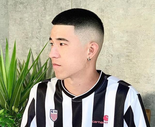 男生不要迷恋“锅盖头”发型,短发才适合夏天,剪一次可以帅很久