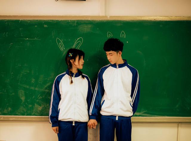 适合“学生党”的4款男生发型,剪完帅气又阳光,很值得一试