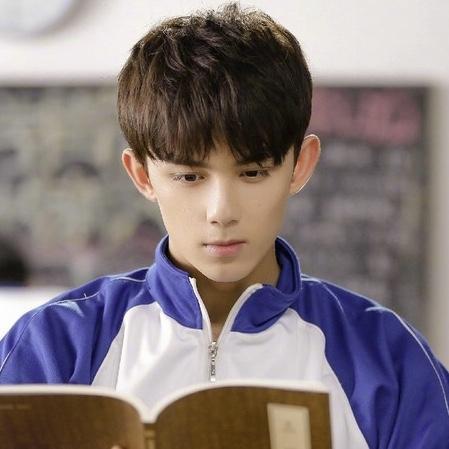 适合“学生党”的4款男生发型,剪完帅气又阳光,很值得一试