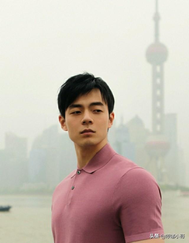 气质型男小奶狗,97年,身高176,穿衣风格就是与众不同,有风范