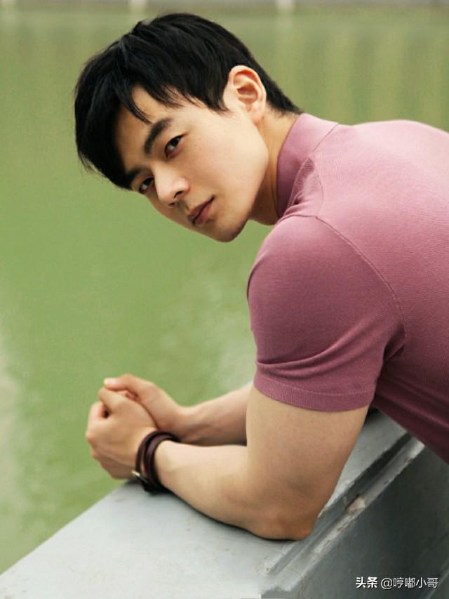 气质型男小奶狗,97年,身高176,穿衣风格就是与众不同,有风范