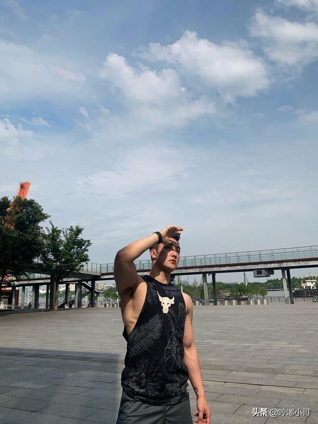 身高177,体重80公斤的小哥哥,夏天穿搭可以这样,凉爽又帅气!