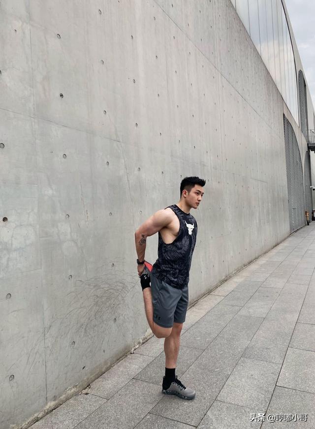 身高177,体重80公斤的小哥哥,夏天穿搭可以这样,凉爽又帅气!