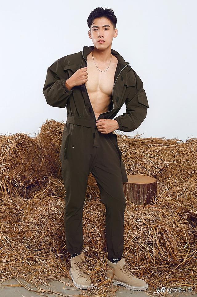 有气质的男生穿搭,个性、帅气、有品味,原来连体衣可以这么穿