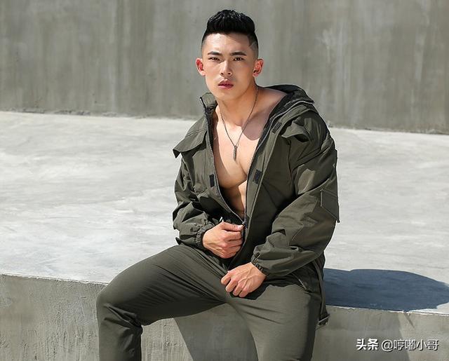 有气质的男生穿搭,个性、帅气、有品味,原来连体衣可以这么穿