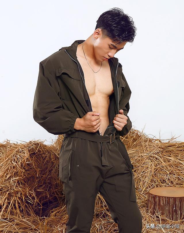 有气质的男生穿搭,个性、帅气、有品味,原来连体衣可以这么穿