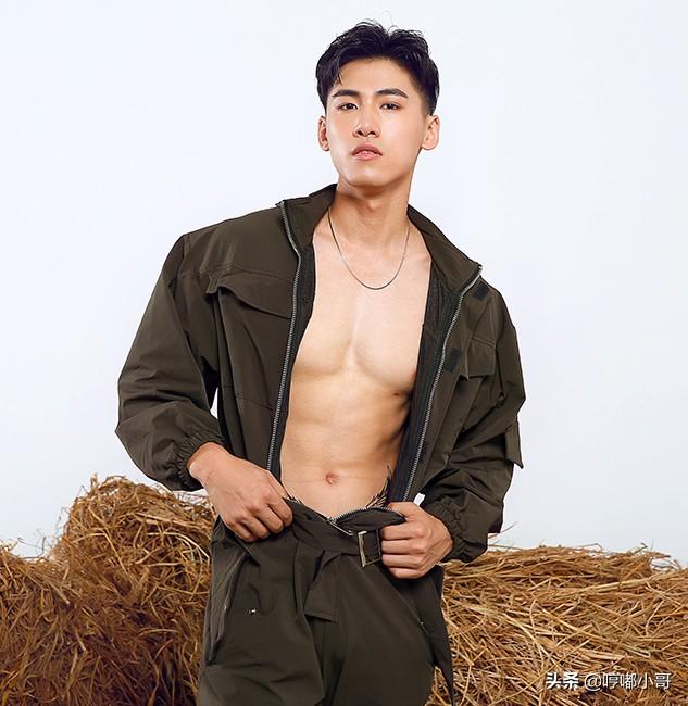 有气质的男生穿搭,个性、帅气、有品味,原来连体衣可以这么穿