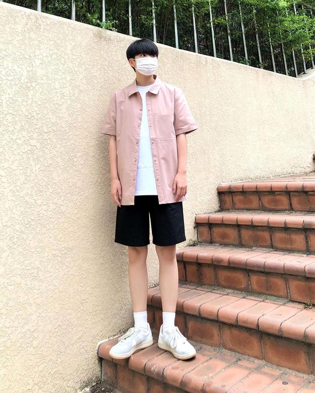 今夏男生流行“衬衫配短裤”,休闲舒适很清爽,谁穿谁帅气