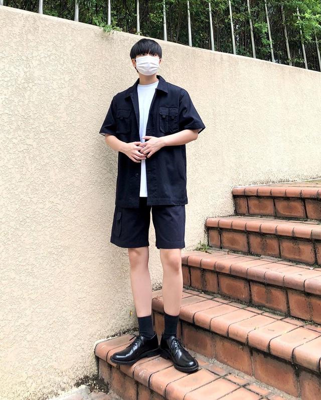 今夏男生流行“衬衫配短裤”,休闲舒适很清爽,谁穿谁帅气
