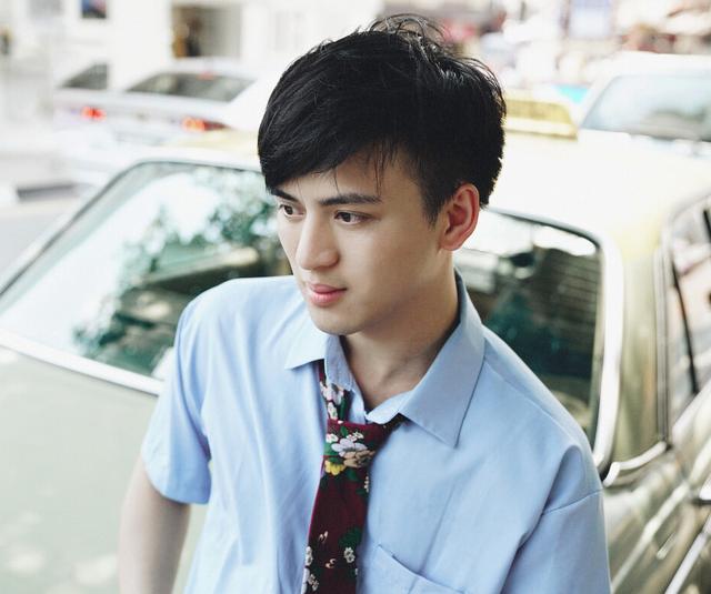 男生穿“短袖衬衫”休闲帅气,夏天有这6套就够了,轻松告别闷热