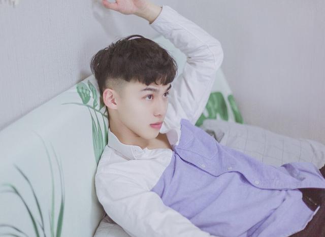 男生夏天偶尔剪这7款发型,也很清爽时髦,帅气挡不住