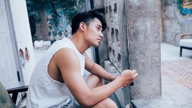 男生夏日别乱穿衣服,有这5套短裤穿搭就够了,帅气阳光颜值高