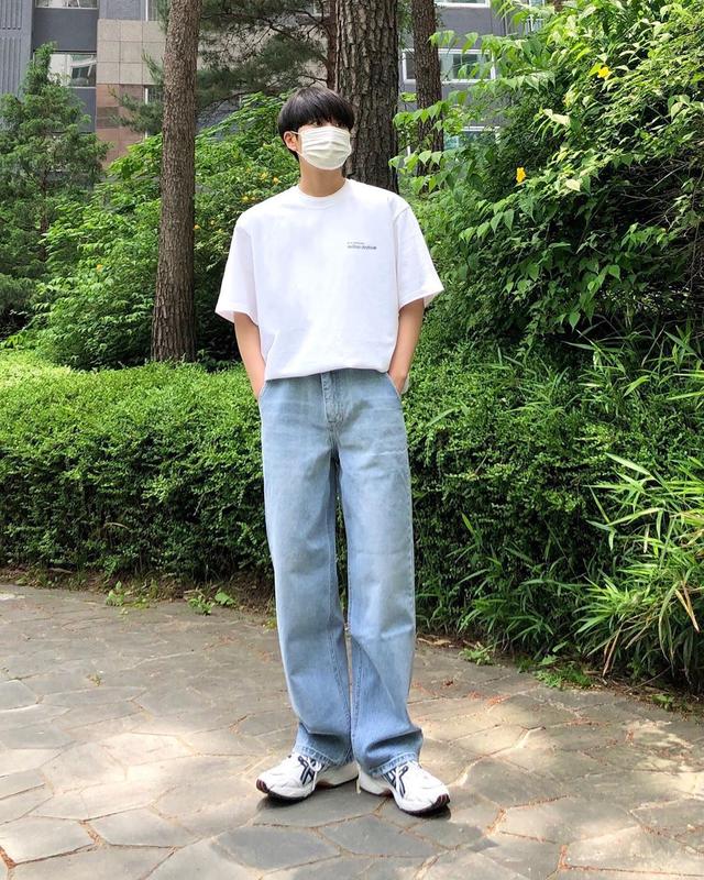 男生“白色T恤”就该这样穿,简约风格轻松打造,时尚又帅气