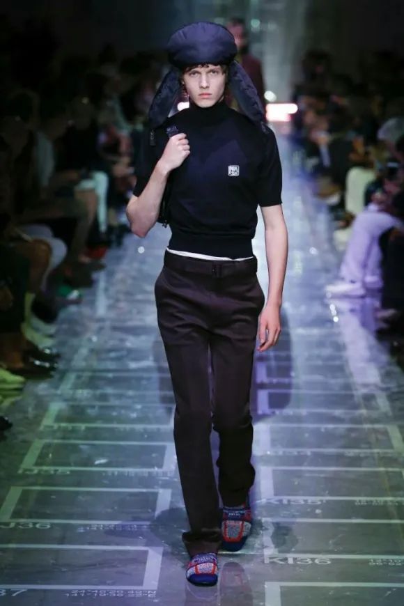 本季度最火男模是他,19岁的比利时小将,宛如油画中的男孩