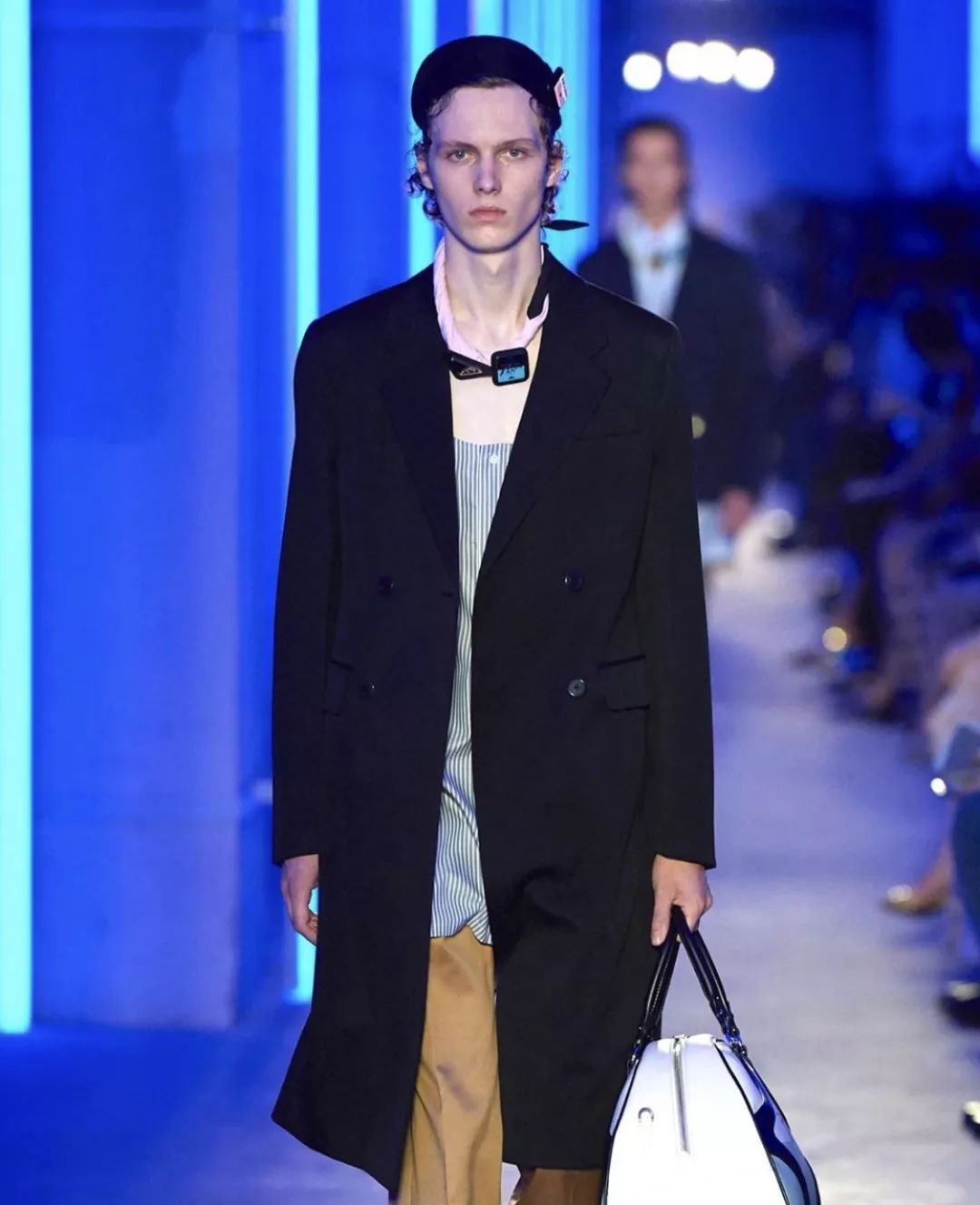 本季度最火男模是他,19岁的比利时小将,宛如油画中的男孩