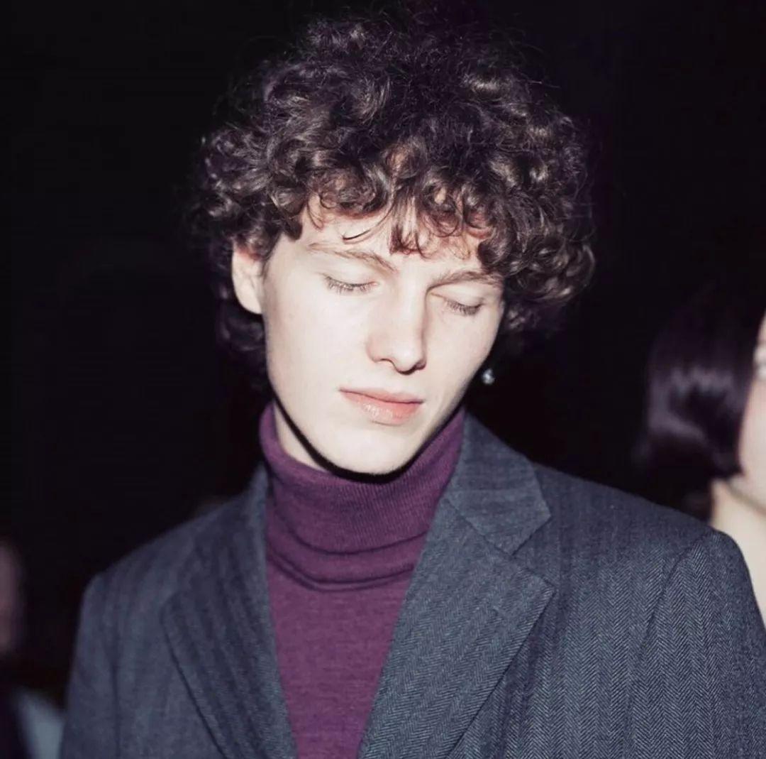 本季度最火男模是他,19岁的比利时小将,宛如油画中的男孩