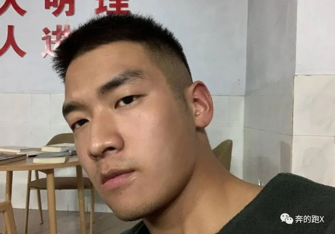 大鼻子爷们兵哥哥浴室自拍,爱了