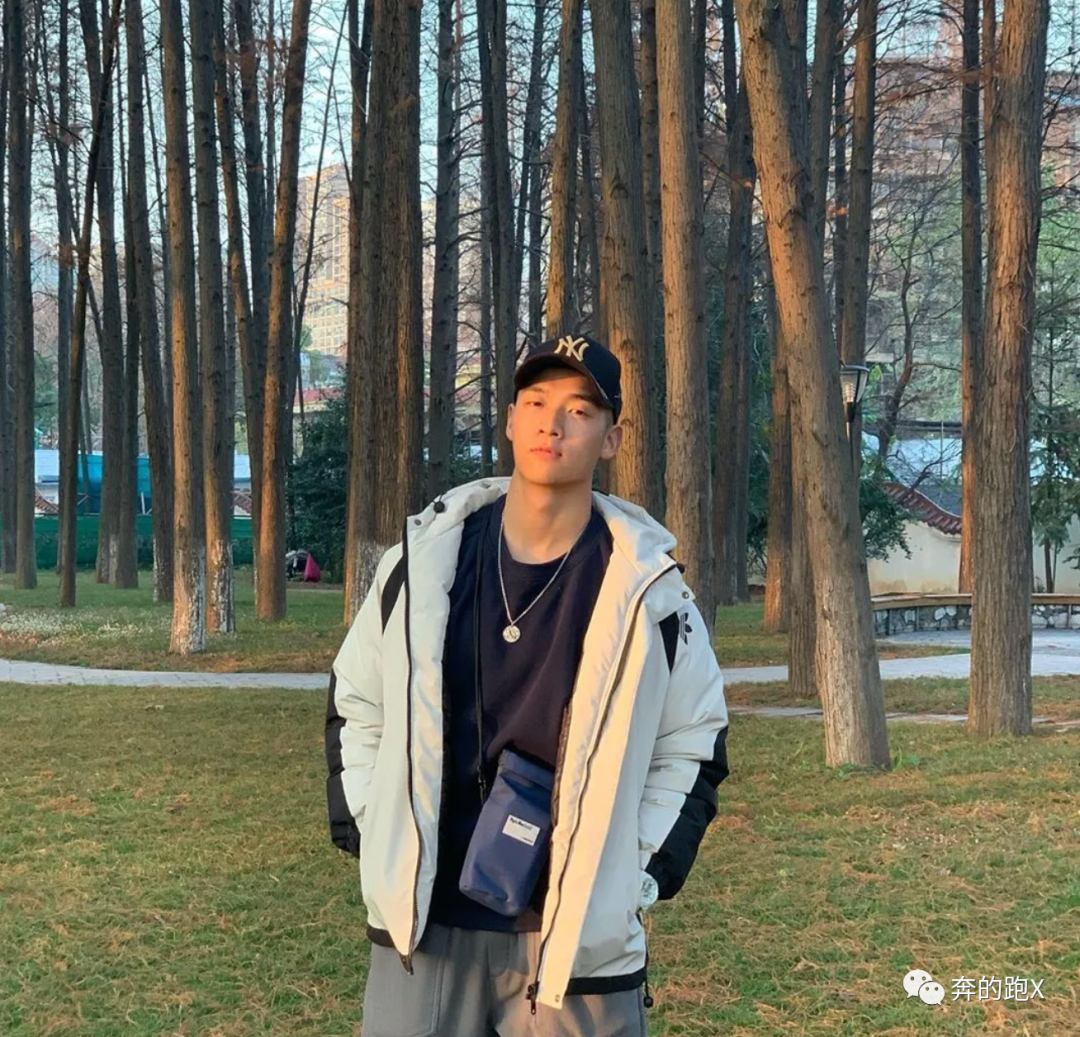 大鼻子爷们兵哥哥浴室自拍,爱了