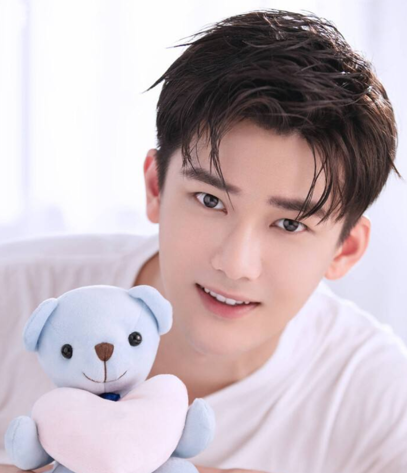 男生还在剪“寸头”?理发师建议留这4款发型,让你帅气翻倍