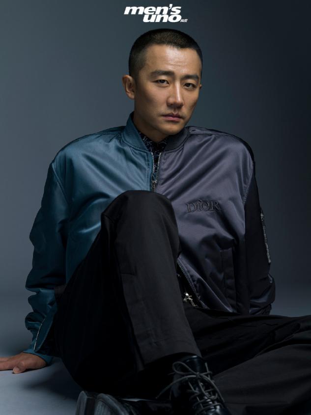 黄轩寸头造型演绎硬汉风,秋季大片来袭,时尚与复古并存