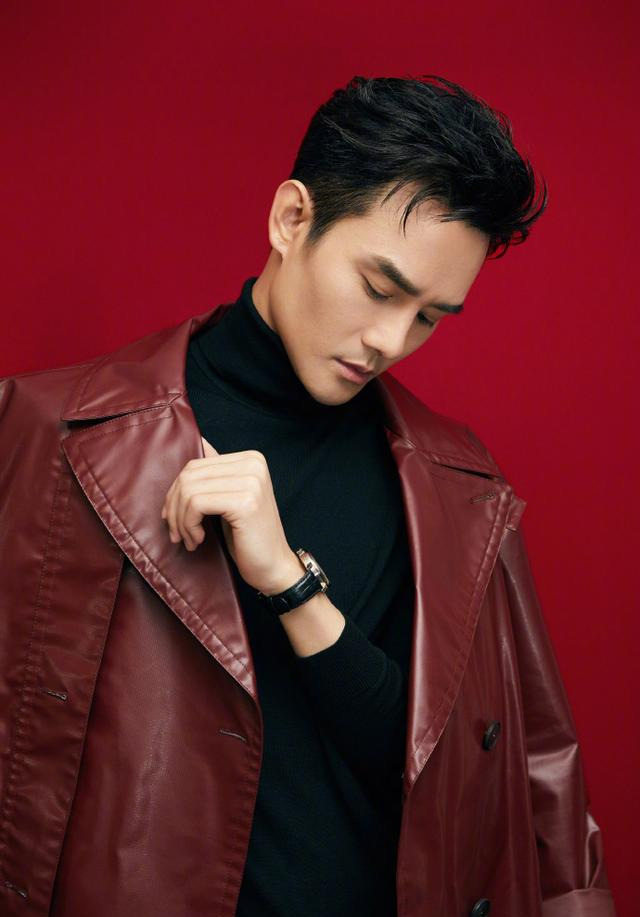 做成熟男人,就别只穿T恤了,学王凯这样穿,立马帅气又有型