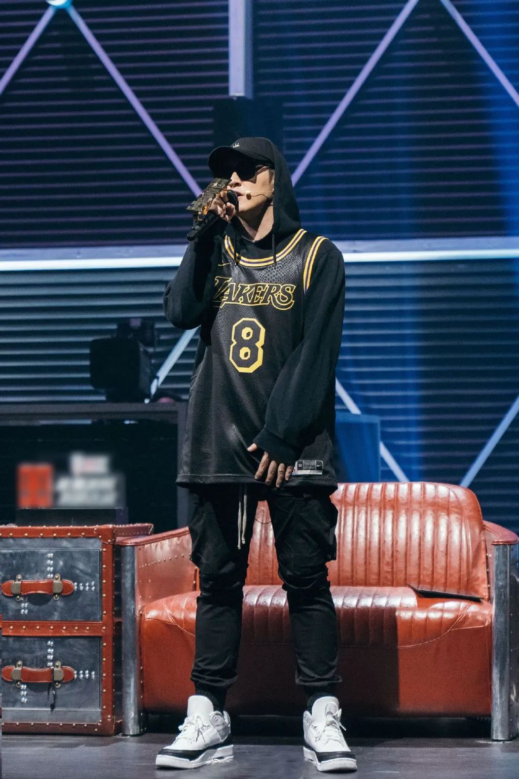 潘玮柏牛仔外套造型,嘻哈风十足,照着穿你也能变成潮流范